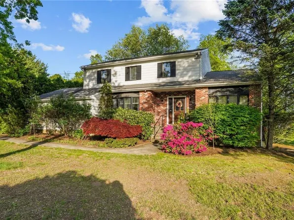 5 Chaloner Ct, Cranston, RI 02921