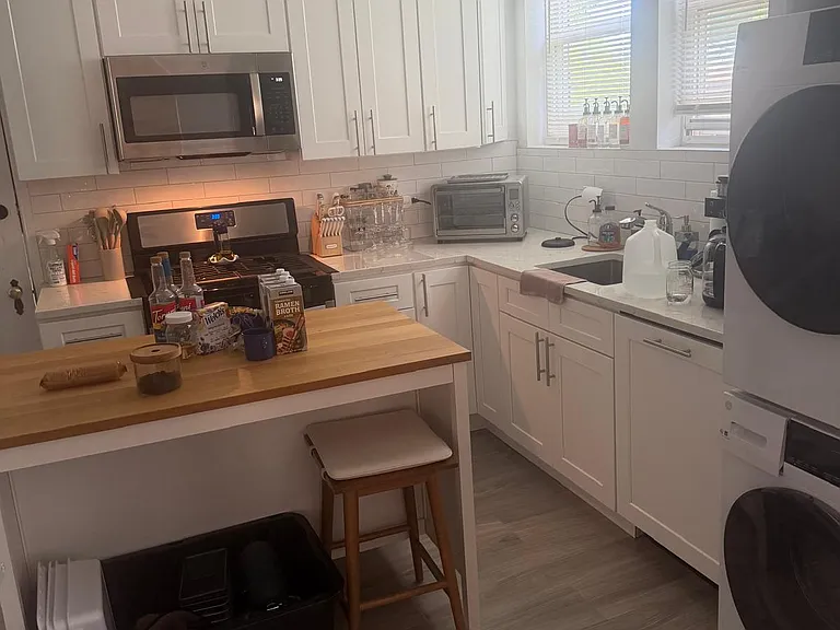36 Courter Ave #1A — Photo 1