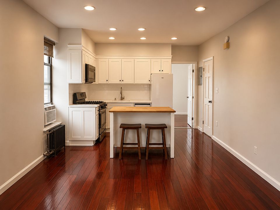 1st image of 500 Henry St #4