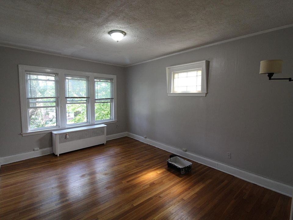 2nd image of 660 Farmington Ave #312