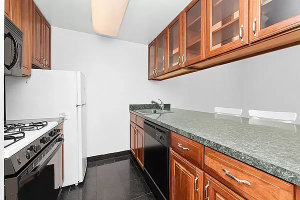 Rented by Compass | media 18