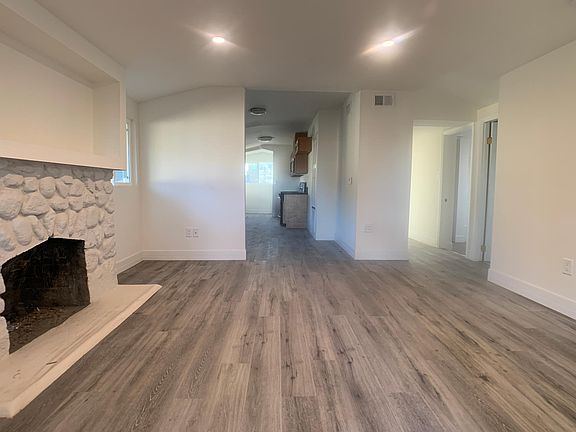 4th image of 10554 Hillhaven Ave