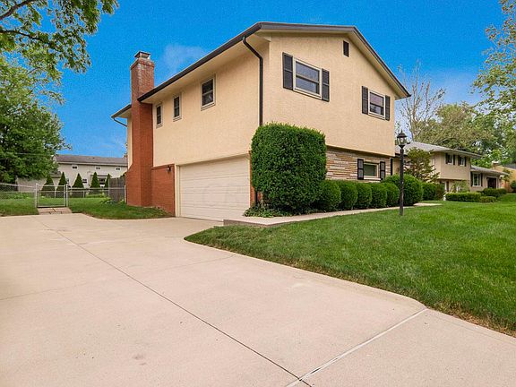 3rd image of 2865 Pickwick Dr