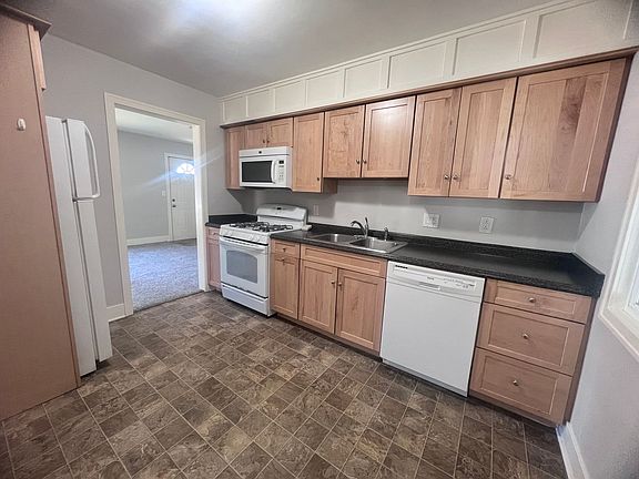 3rd image of 3360 Hillcroft Ave SW