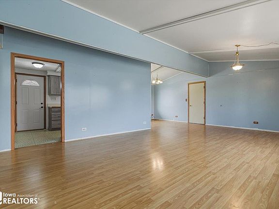 4th image of 303 Clay St