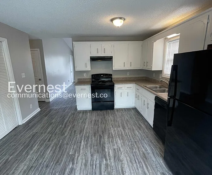 320 Donna Dr — Photo 4