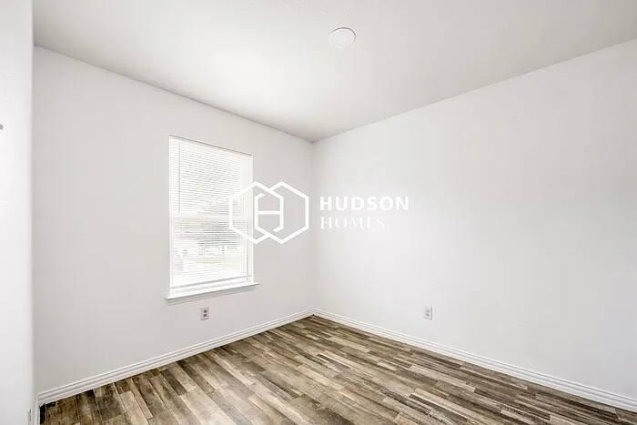 1216 E Powell Ave — Photo 8