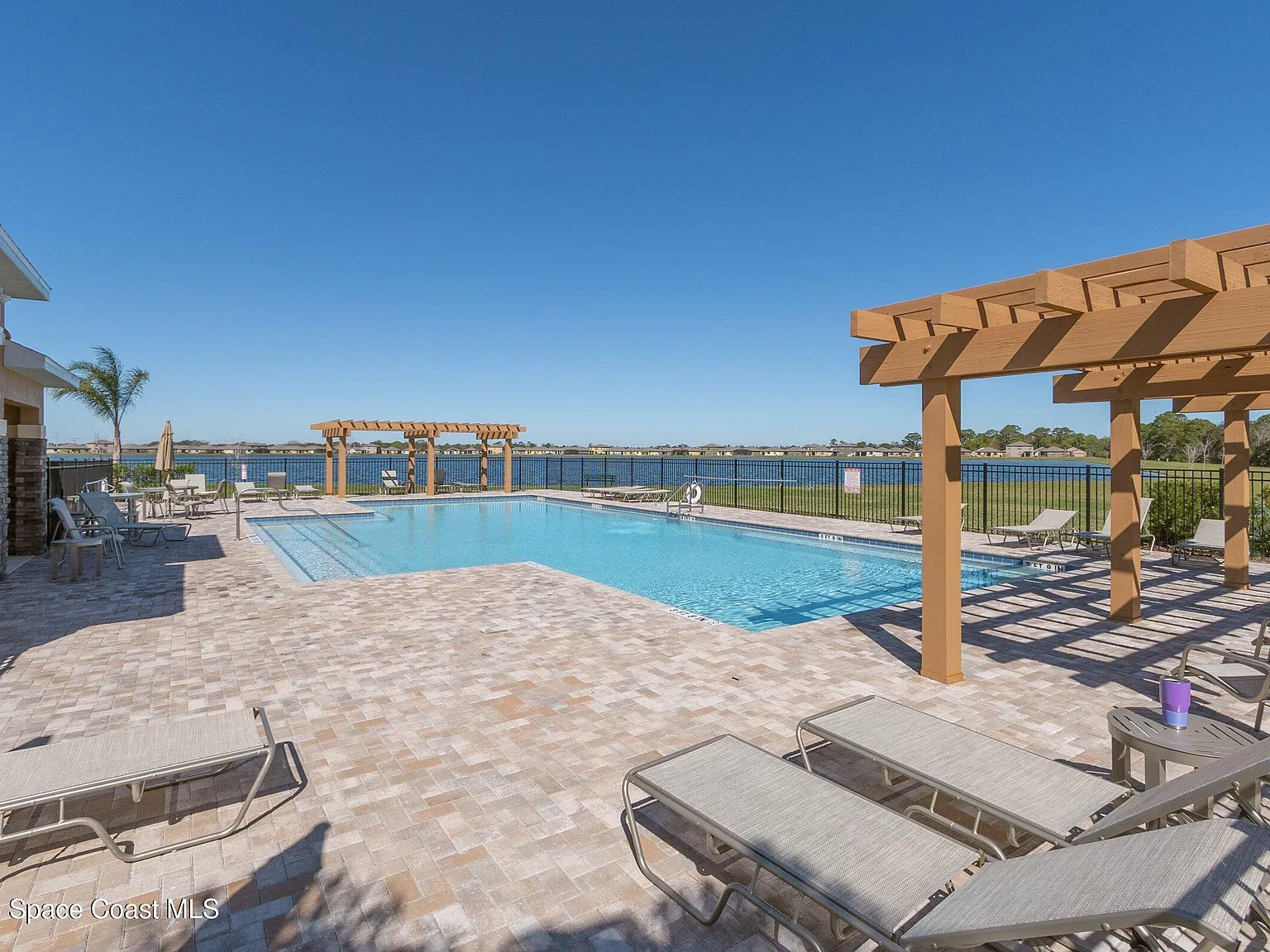 4 bed, 2.0 bath, 1918 sqft, $2,350 — Photo 3