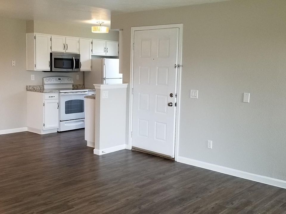 Entry/Dining Area/Kitchen