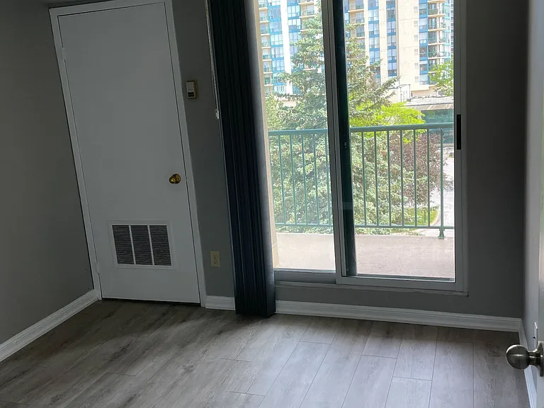 75 Ellen St #508 — Photo 5