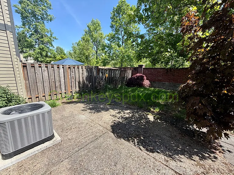 936 SE Elina Ave — Photo 25