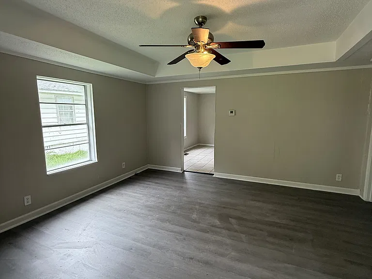 531 W Lake Dr — Photo 2