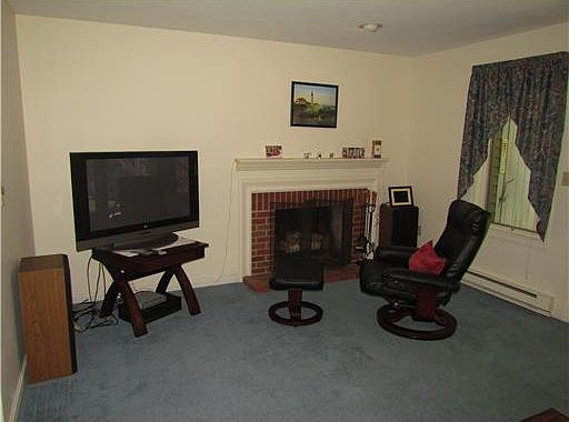2nd image of 9 Willowood Ln #9