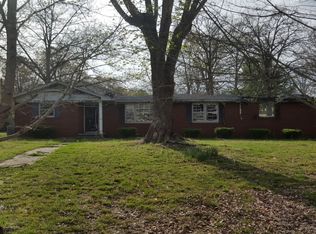 201 Eastview Ave, Camden, TN 38320