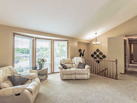 5th image of 2302 Willow Cir