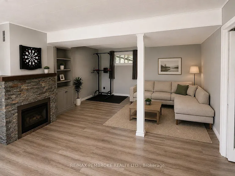 58 Selkirk St — Photo 15