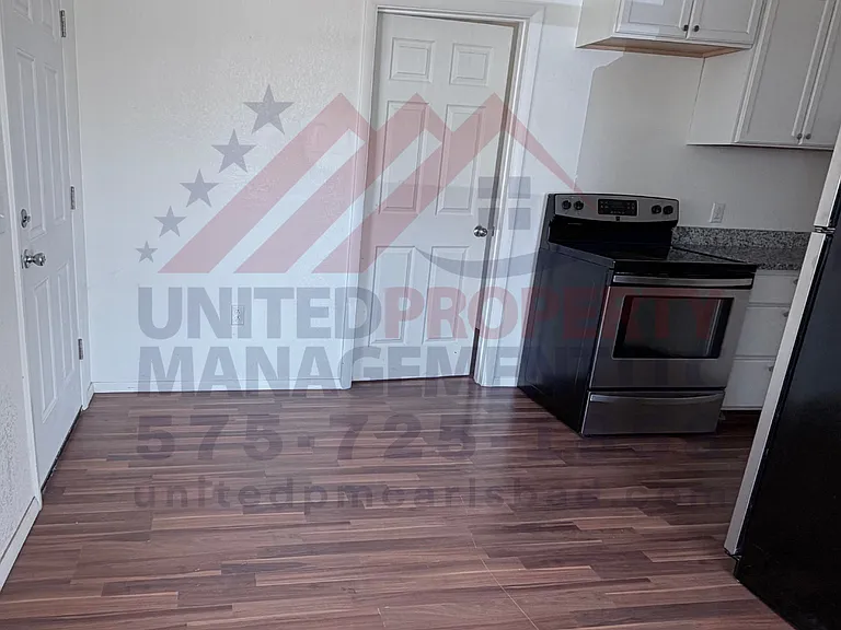 504 W Tansill St — Photo 3