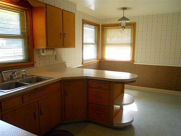 5th image of 1235 Woodland Ave