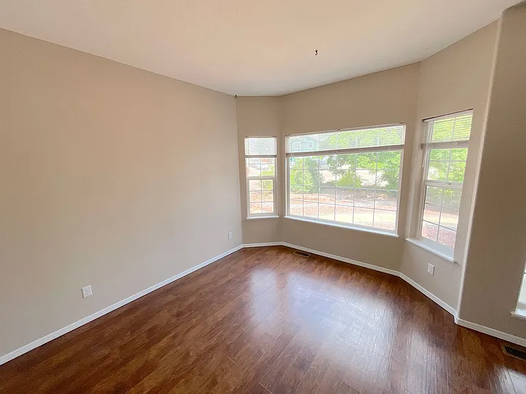 2579 Weyburn Way — Photo 10