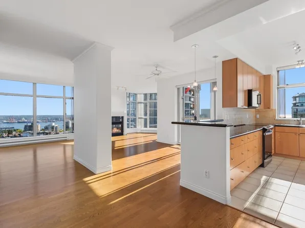 160 E 13th St #1406, North Vancouver, BC V7L 2L5