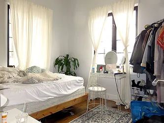 Rented by Rennit Inc.