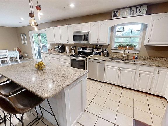 4th image of 205 Routt Dr