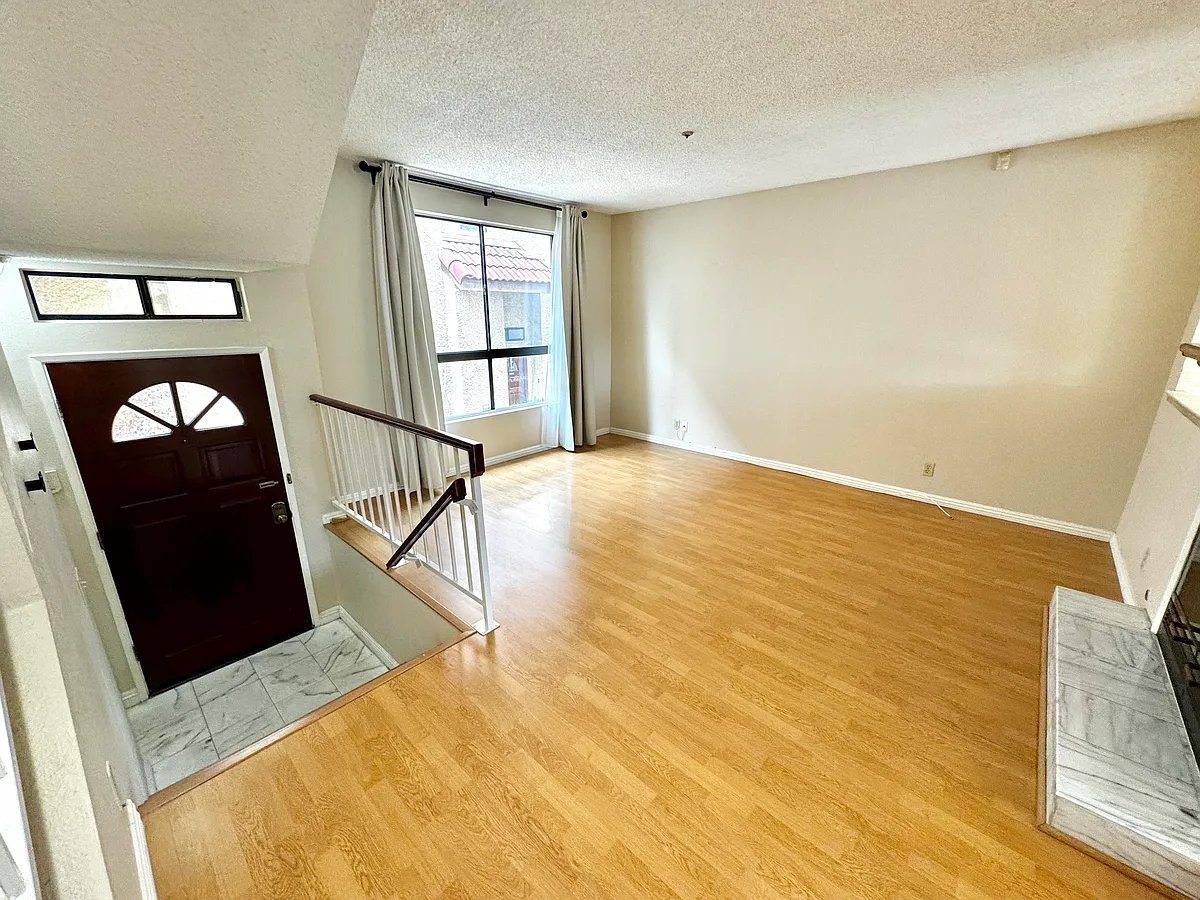 Building Photo - 310 W Woodward Ave #B