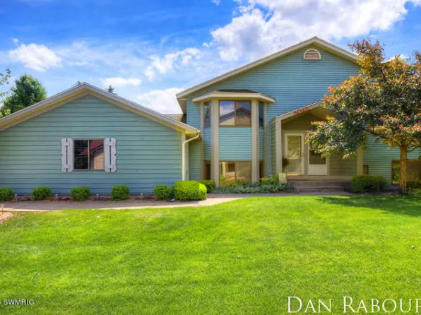 5045 Stauffer Ave SE, Kentwood, MI 49508