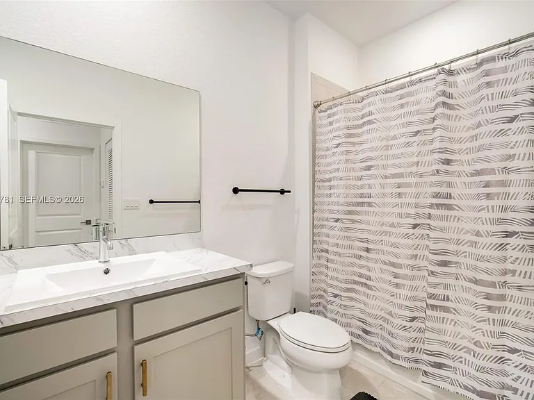 1181 SW 7th Ct #1181 — Photo 13