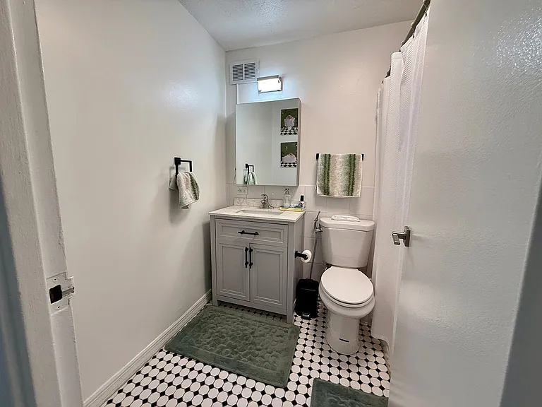 1339 N Dearborn St #8H — Photo 3