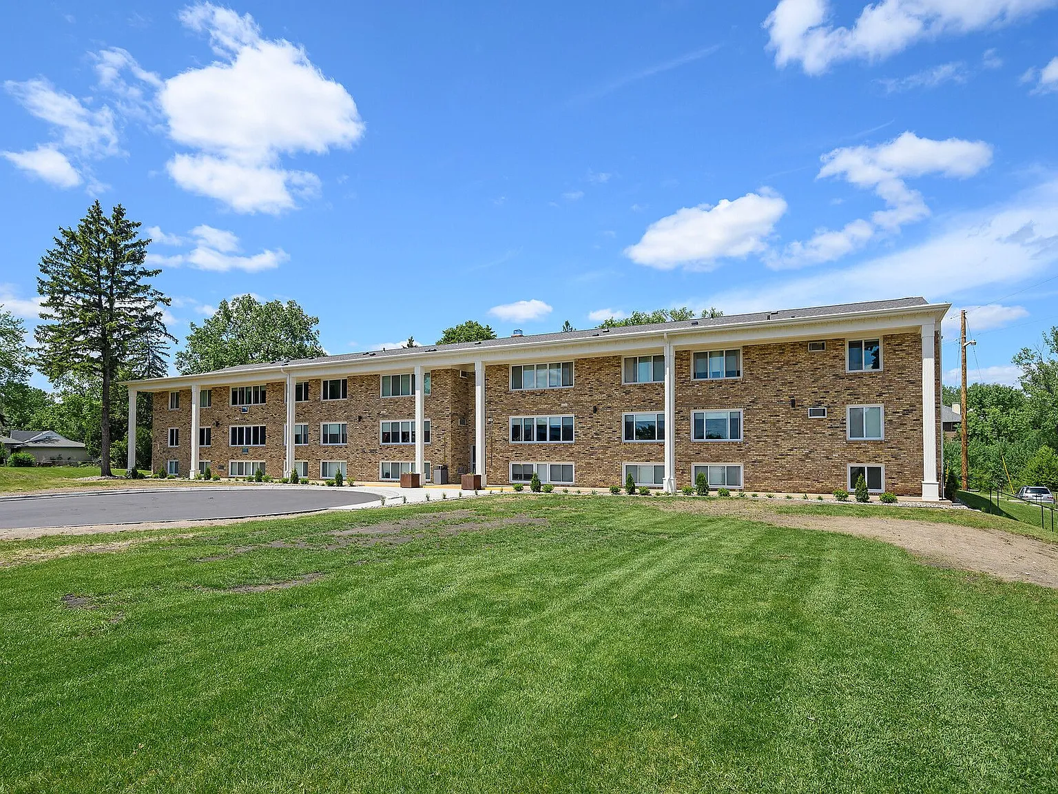 Golden Valley Road Apartments — Photo 1