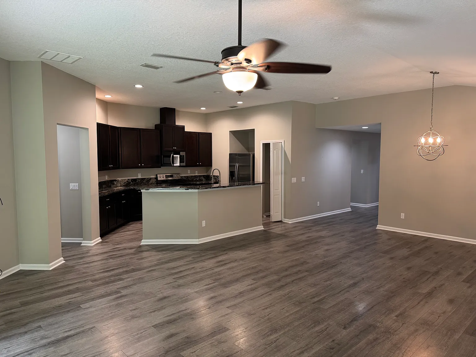 4 bed, 2417 sqft, $2,700 — Photo 3