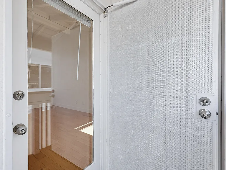3733 Riviera Dr — Photo 29