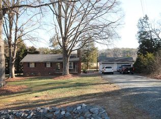 1548 W Westmoreland Rd, King, NC 27021