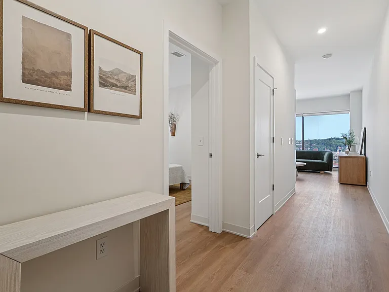 7 West 7th Apartments — Photo 37