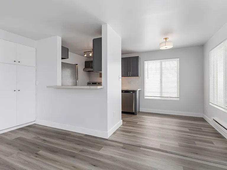 The Hallmark Apartments — Photo 1
