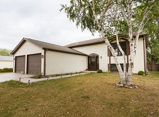 33 Evergreen Dr, Streamwood, IL 60107