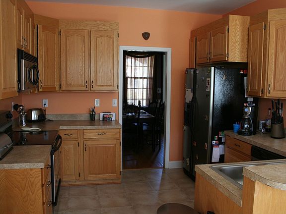 Kitchen w/Stainless Appliances