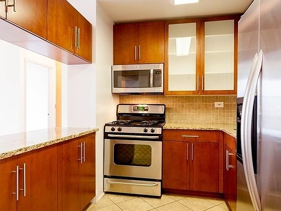 4th image of 330 E 39th St APT 36L