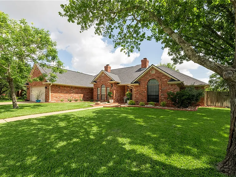 2905 Aztec Ct — Photo 3