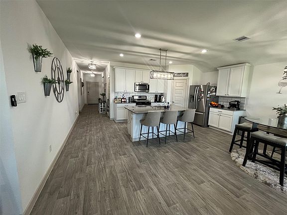 4th image of 827 Teal Moon Dr