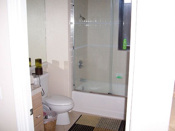 4th image of 611 W G St Unit 123