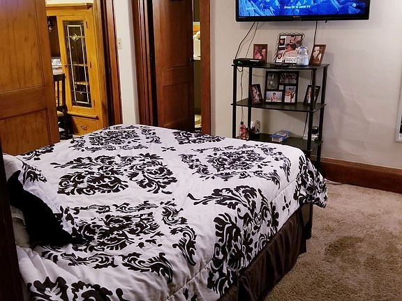 Lower master bedroom