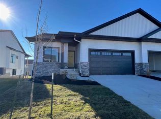 1247 Berkshire Ln, North Liberty, IA 52317