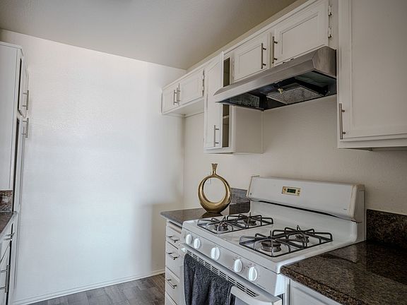 4th image of 1362 Temple Ave APT 306