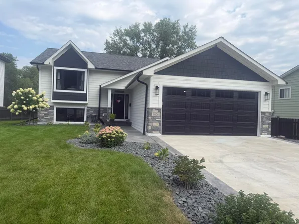 1026 Carrie St, West Saint Paul, MN 55118