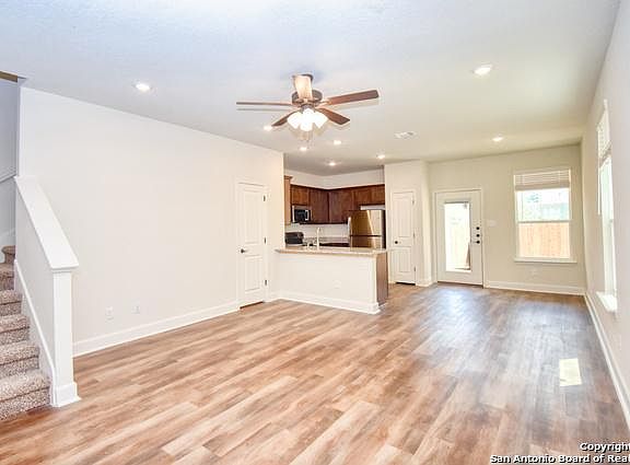 3rd image of 10310 W Lynwood Vlg