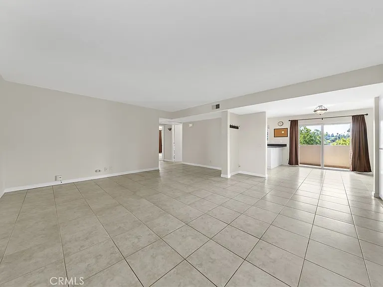806 E 4th Ave — Photo 5