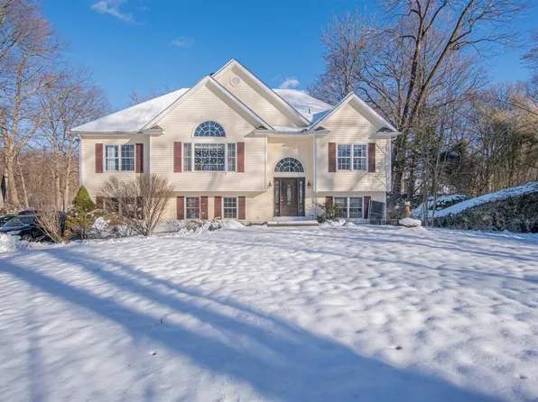 32 ACACIA Drive, Hopewell Junction, NY 12533