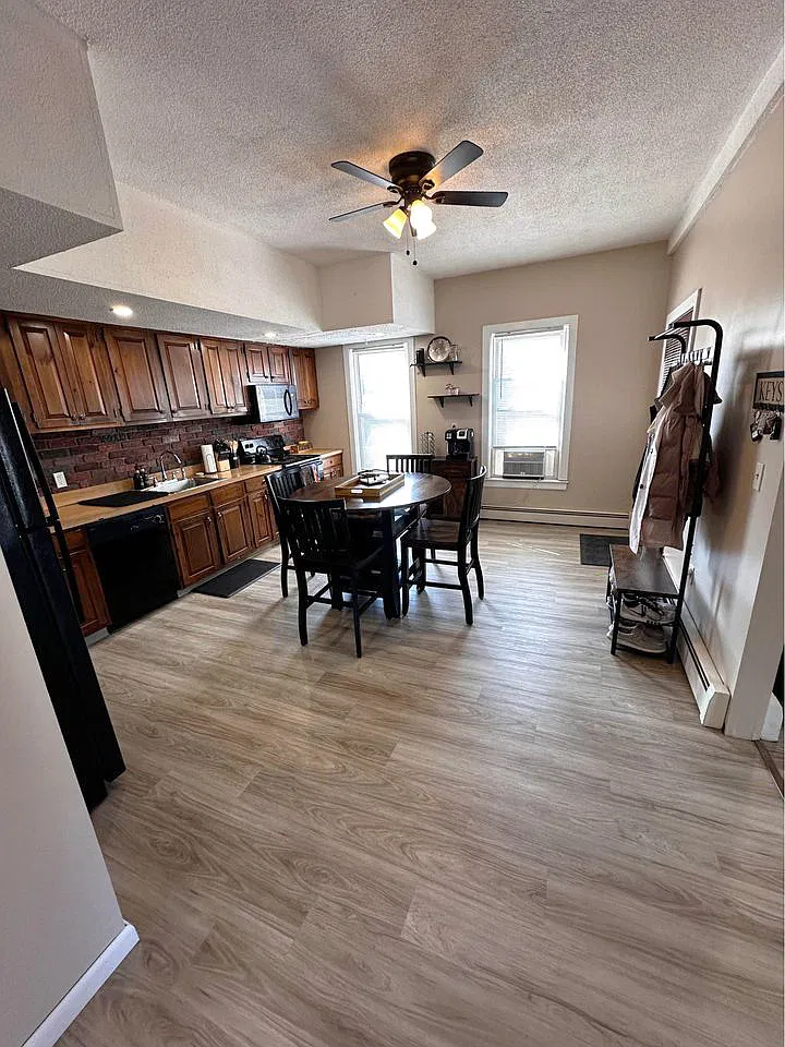 853 Townsend Ave — Photo 2